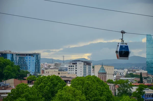 Tbilisi, Georgia - May 2018: Cableway with cable car over the park — Stock Photo, Image