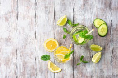 İnfüzyon su taze narenciye meyve ve buz ile