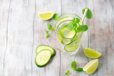 İnfüzyon su taze narenciye meyve ve buz ile