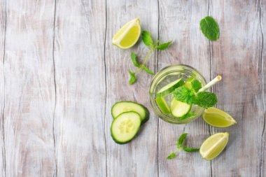 İnfüzyon su taze narenciye meyve ve buz ile