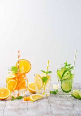 İnfüzyon su taze narenciye meyve ve buz ile