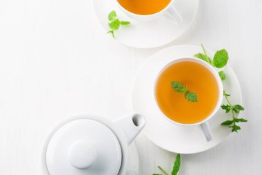 bitkisel çay, beyaz arka plan fincan