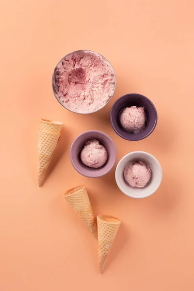 Helado de fresa yogur casero —  Fotos de Stock