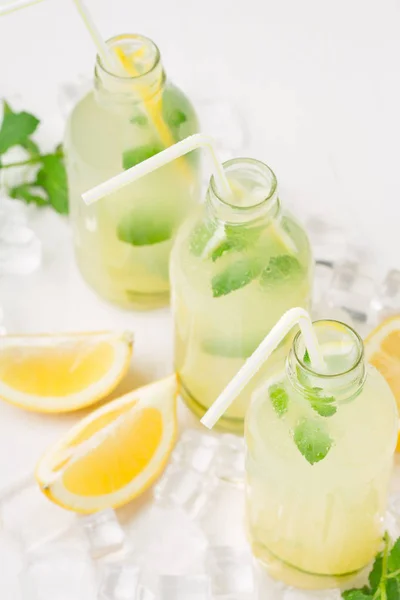 Homemade lemonade with fresh lemon and mint — Stock Photo, Image