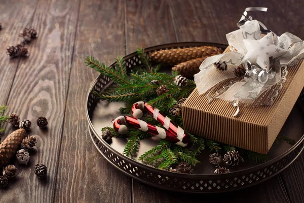 Weihnachtsgeschenk in eleganter Schachtel — Stockfoto