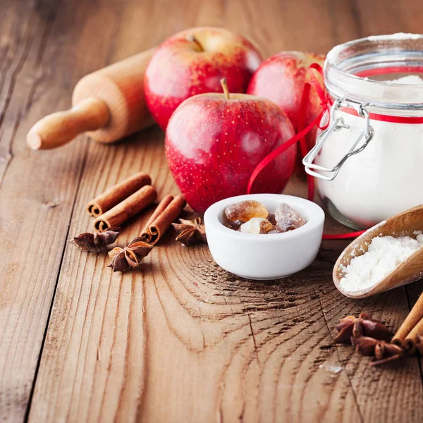 Ingredientes para hornear pastel de manzana — Foto de Stock