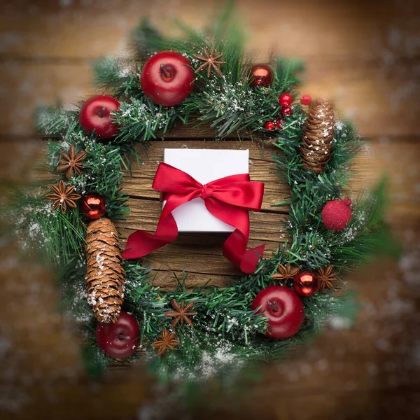 Composición Festiva Estilo Navideño Conos Pino Fruta Manzana Seca Ramas —  Fotos de Stock