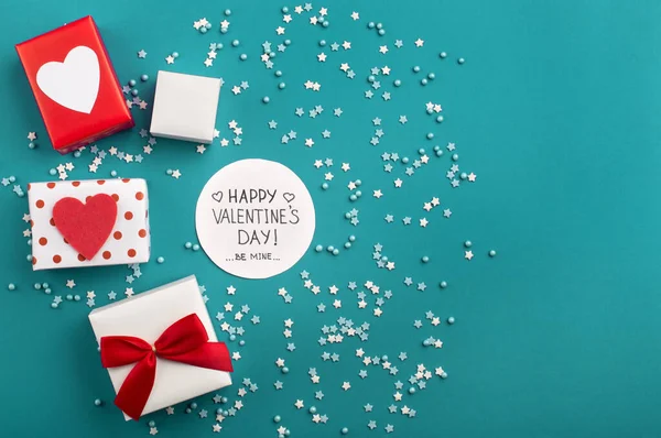 Feliz Cartão Dia Dos Namorados Com Pequenas Estrelas Presentes Corações — Fotografia de Stock