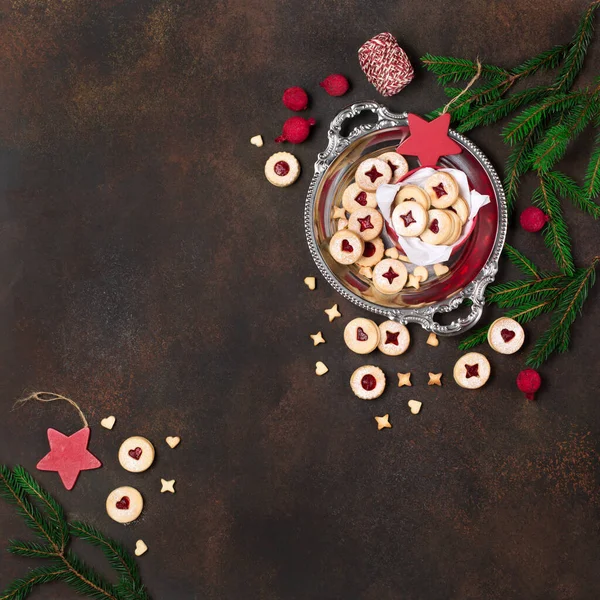 Galletas Navidad Año Nuevo Linzer Rellenas Mermelada Espolvoreadas Con Azúcar —  Fotos de Stock