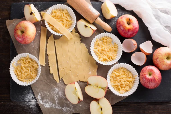 Ingredientes Para Cocinar Tarta Manzana Manzanas Rojas Frescas Mantequilla Harina —  Fotos de Stock