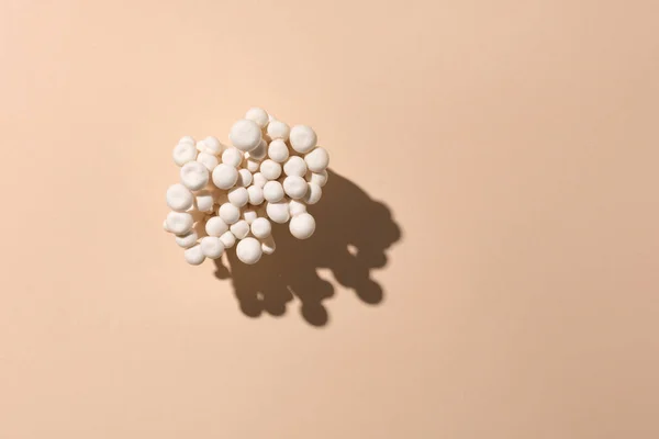 Verse Shimeji Witte Beuken Champignons Pastel Beige Papieren Ondergrond Superfood — Stockfoto