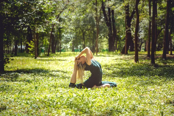 Eka Pada Rajakapotasana Yoga Asanas Der Natur Yoga Ist Alltag — Stockfoto