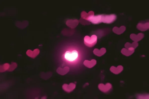 ピンクの心 聖バレンタインの日暗い背景 — ストック写真
