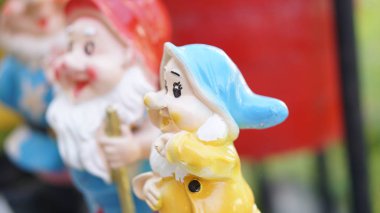 mutlu renkli bahçe cüce