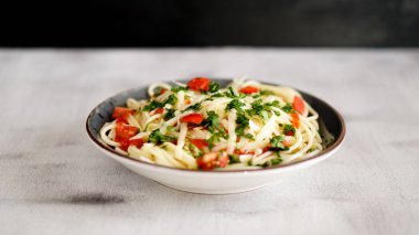 makarna siyah arkaplanda