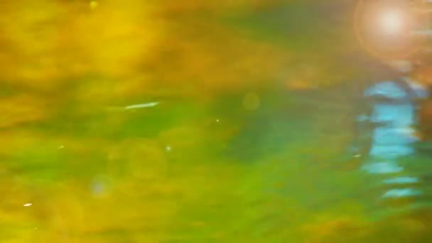 Ondulation Rapprochée Eau Avec Couleur Verte Jaune Éclat Lumière Avec — Video