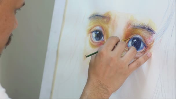 Primer Plano Artista Pintura Retrato Niña Por Técnica Acuarela Papel — Vídeos de Stock