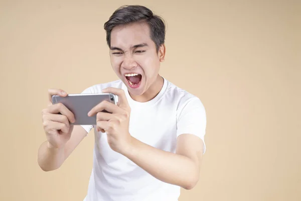 Asiático jovem bonito e alegre estudante masculino com gesto de mão e expressão facial — Fotografia de Stock