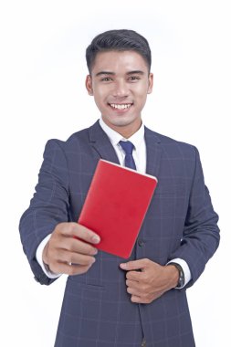 Asyalı yakışıklı genç adam, beyaz arka plan izole