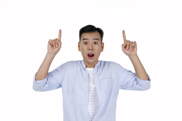 Asian przystojny młody człowiek z ręka gest i twarz wyrażenie, — Zdjęcie stockowe