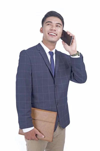 Asiatique jeune homme d'affaires attrayant beau avec téléphone intelligent, costume, isolé sur fond blanc — Photo