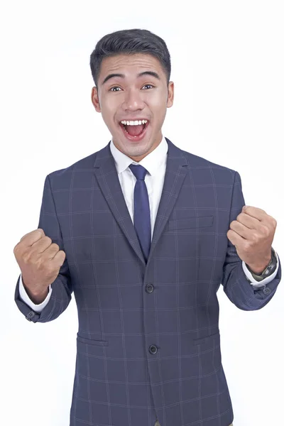 Asiatische junge attraktive gutaussehende Geschäftsmann mit silberner Tasse, in Siegerkonzept, isoliert auf weißem Hintergrund — Stockfoto