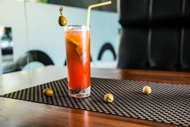 suyu, kokteyl, cam, zeytin, Masa, ahşap, lezzetli, İçecek