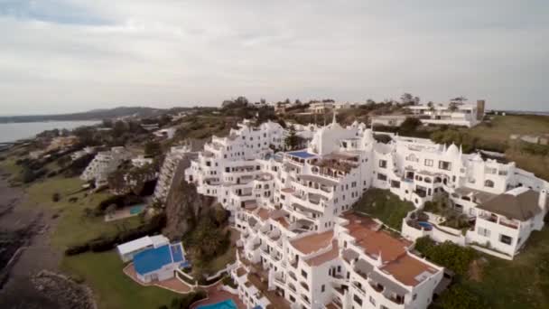 Fotografia Aérea Com Drone Hotel Casapueblo Edifício Construído Pelo Artista — Vídeo de Stock