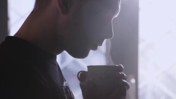 Homem Inala Aroma Sua Xícara Café Acabado Fazer — Vídeo de Stock