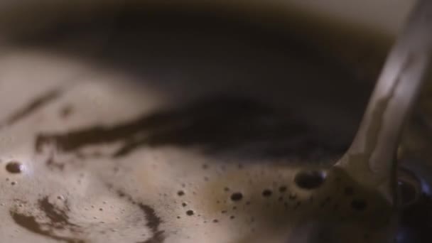 Omrörning Gjorde Kopp Nybryggt Kaffe Med Kaffe Sked — Stockvideo