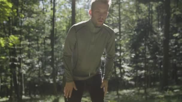 Hombre Deja Correr Respira — Vídeos de Stock