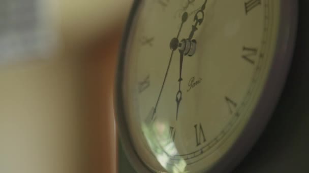 Ancienne tour d'horloge en bois 