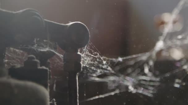 Telas Araña Abandonadas Cubiertas Polvo — Vídeo de stock
