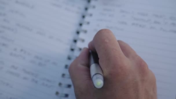 Hombre Está Escribiendo Diario — Vídeos de Stock