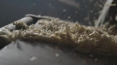 Testere talaşı ile bir Hamlaç Temizleme. 