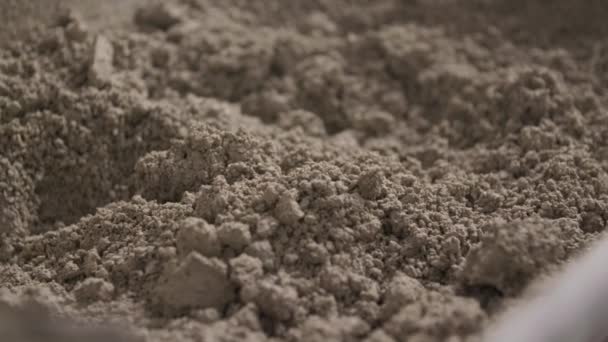 Λήψη Άμμου Ένα Φτυάρι Μακριά Ένα Καρότσι — Αρχείο Βίντεο