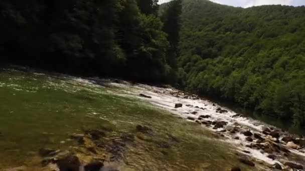 Kayadan Yapılmış Nehri Barajı — Stok video