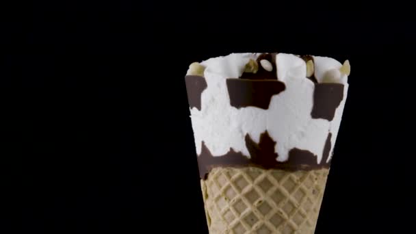 Крутящееся Шоколадное Мороженое — стоковое видео