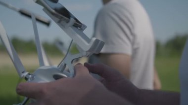 Sahada dron kontrol.