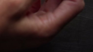 Fondan yapımı sarı gül.