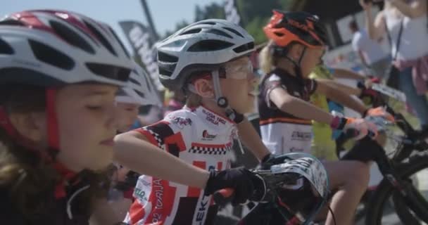 Inicio Carrera Mountain Bike Para Niños — Vídeos de Stock