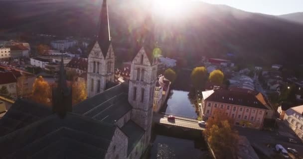 Εναέρια Άποψη Από Μια Εκκλησία Στην Πόλη — Αρχείο Βίντεο