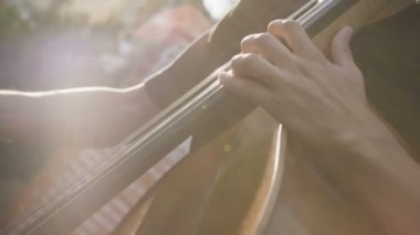 Kontrbas - Kontrbas oynamak adam