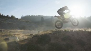 Kir bisiklet binici atlama