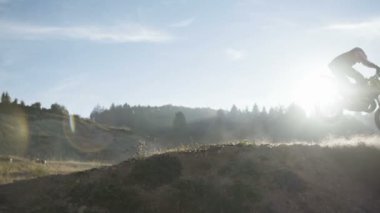 Motocross yarış ve atlama