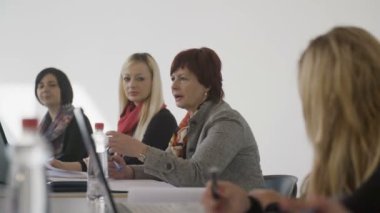 Bir toplantı mı iş kadınları