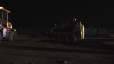 Yükleyici ve Yükleyici-Kompakt yükleyici inşaat sitesinde