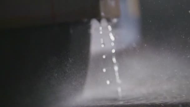 Scie Circulaire Coupant Une Roche — Video