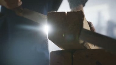 Demir testeresi ile kesme ahşap