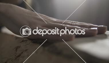 Duygu yumuşak ahşap gövde elle